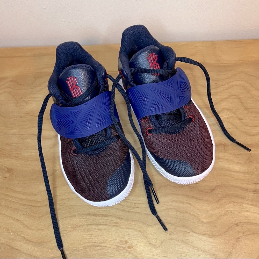 Nike Kyrie Flytrap III Youth Basketball Shoes